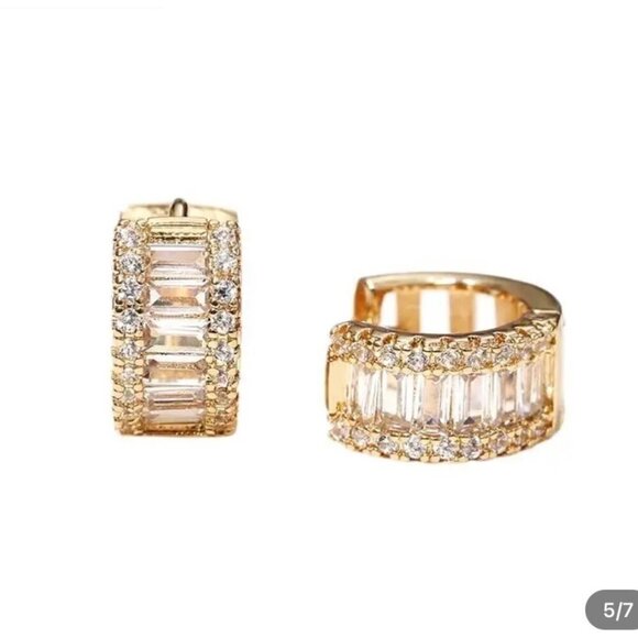 NEW Dainty Huggie Hoop Earrings 14K Gold Plated Cubic Zirconia Classic - Picture 4 of 8